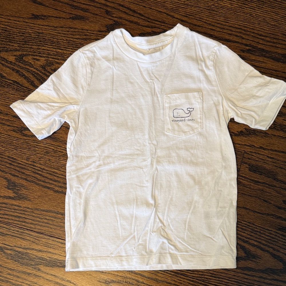 Vineyard Vines Boys Size 5 Vintage Whale Short Sleeve Pocket Tee White.